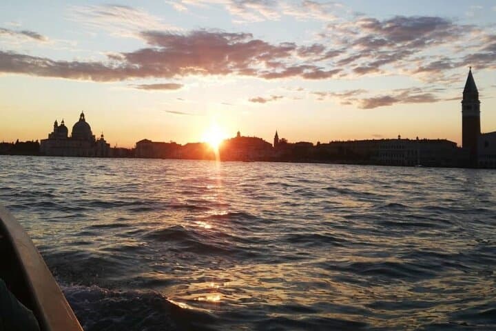 Venecia: Magia al Atardecer en Barco Vintage — foto 5