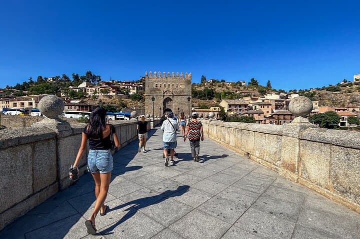 Toledo, Segovia und Ávila von Madrid mit Tickets und Mittagessen
