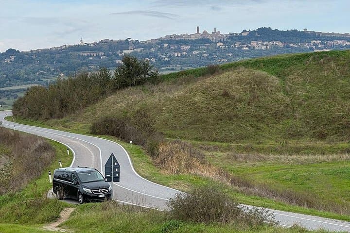 Volterra Tour + Salzmine mit dem Van von Lucca, Pisa oder Livorno Hafen — Foto 3