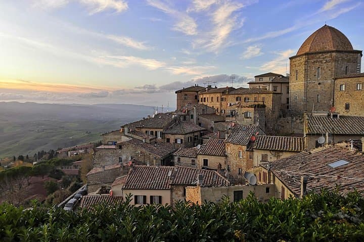 Volterra Tour + Salzmine mit dem Van von Lucca, Pisa oder Livorno Hafen