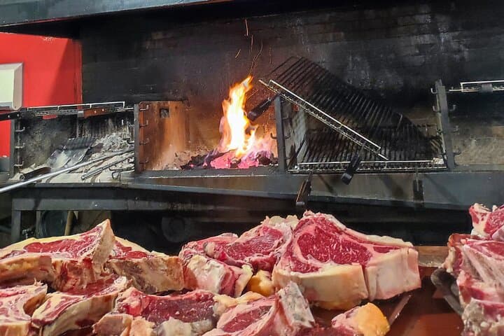 Comida Tradicional en una Sidrería Vasca de San Sebastián — foto 3