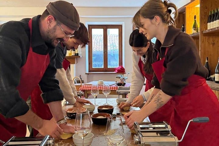 Cours de cuisine avec dégustation de vin dans une ferme — photo 3