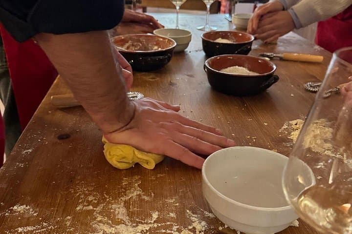 Cours de cuisine avec dégustation de vin dans une ferme — photo 4