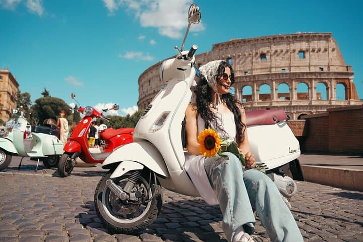 Rom Vespa Tour mit Fotos, Tiramisu & Abholung inklusive