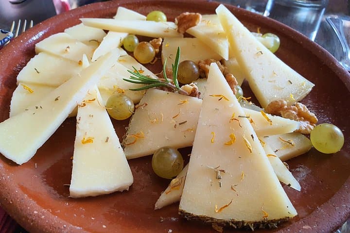 Toledo Kleingruppentour mit Weingutbesuch und Mittagessen — Foto 5