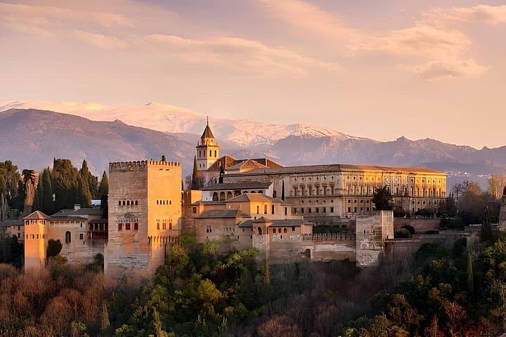 Tour con acceso reservado a la Alhambra, los Palacios Nazaríes y el Generalife