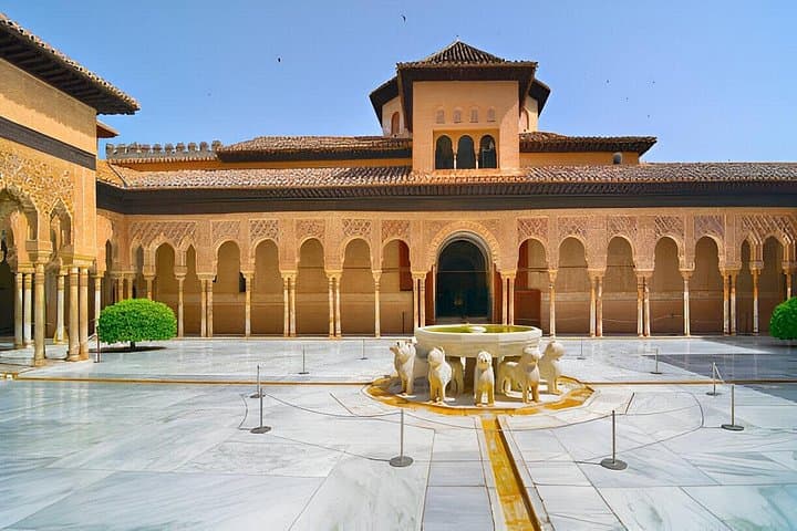 Tour con acceso reservado a la Alhambra, los Palacios Nazaríes y el Generalife — foto 2