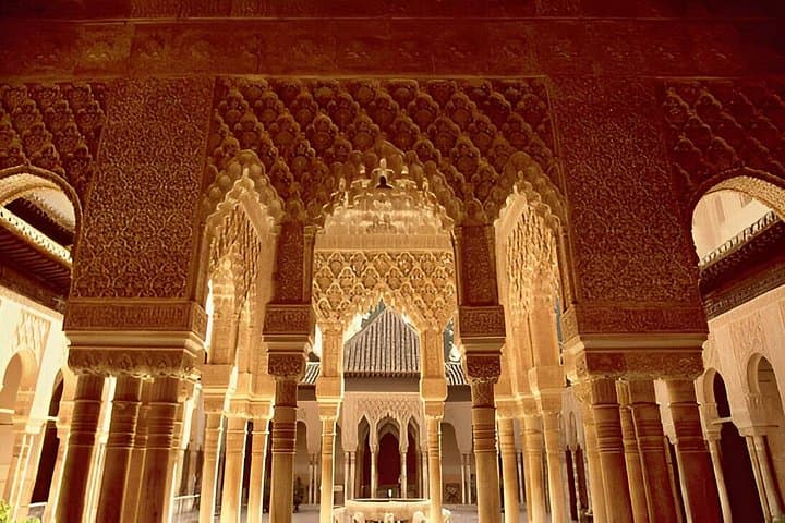 Tour con acceso reservado a la Alhambra, los Palacios Nazaríes y el Generalife — foto 3