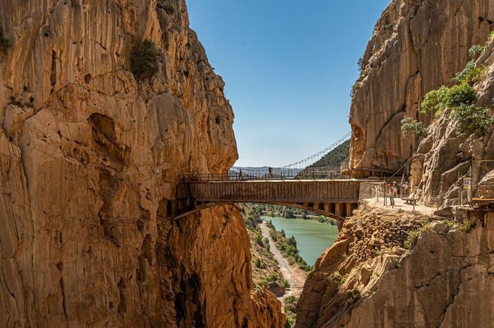 Caminito del Rey desde Málaga: Transporte en autobús de ida y vuelta + Guía Oficial — foto 3