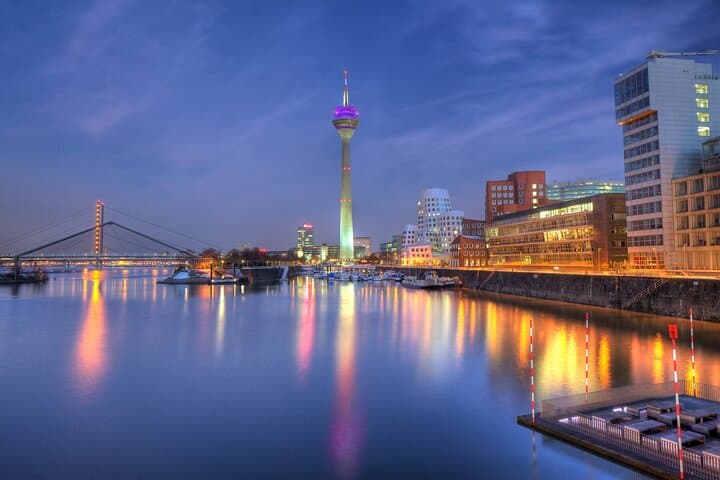 Trasferimento Privato da Düsseldorf ad Amsterdam (Andata e Ritorno)