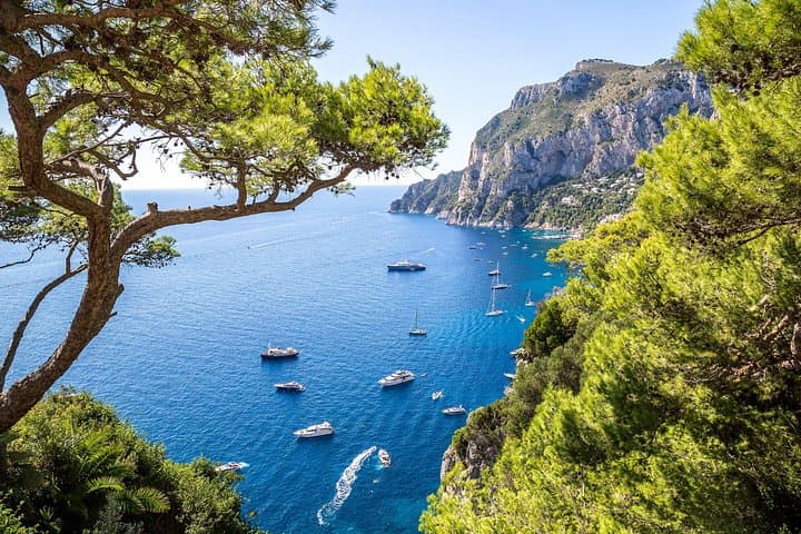 Capri Land- und Seetour in Gruppen ab Salerno