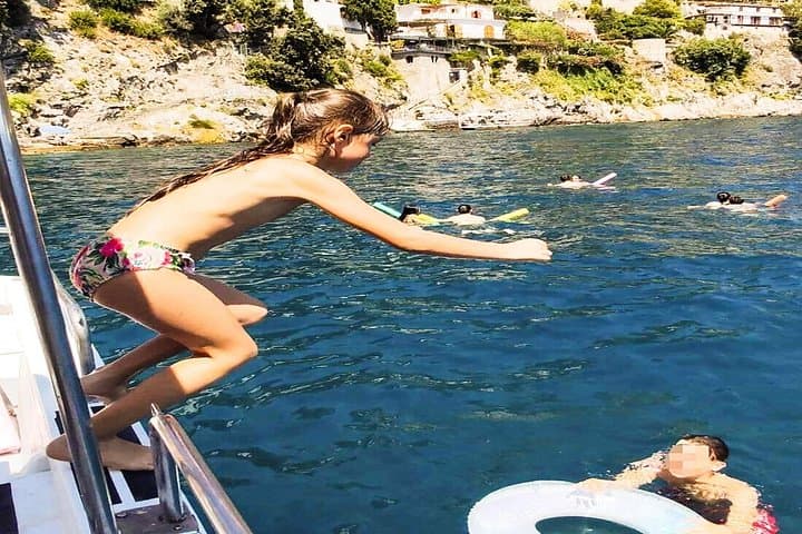 Von Amalfi: Bootstour entlang der Küste & Furore Fjord mit Badepause — Foto 2