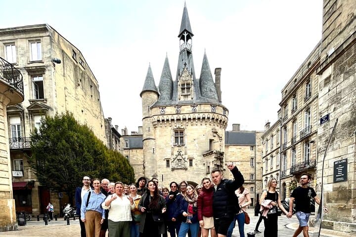 Tour a Piedi Gratuito di Bordeaux ENG + 1 bicchiere di vino (Basato sulle mance) — foto 2