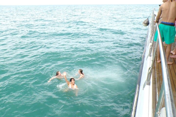 Excursion en catamaran avec repas en mer et baignade depuis Valence — photo 4