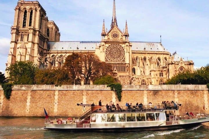 Abendliche Champagnerfahrt von Notre-Dame mit Bateaux Parisiens — Foto 5