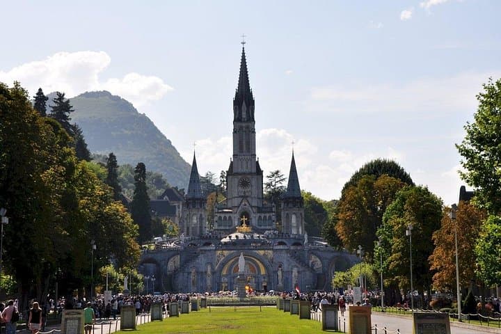 Excursión guiada en grupo reducido de un día de Toulouse a Lourdes