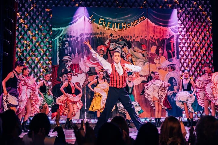 Paris La Nouvelle Eve Cabaret Show in Montmartre — Foto 3