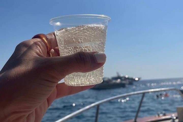 Ganztägige Bootstour zur Insel Capri in kleiner Gruppe ab Neapel — Foto 5