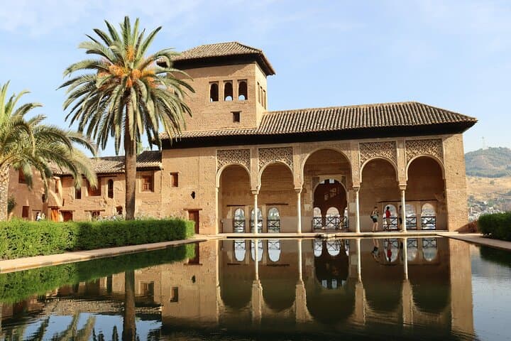 Selbstgeführte oder geführte Tour durch die Alhambra — Foto 2
