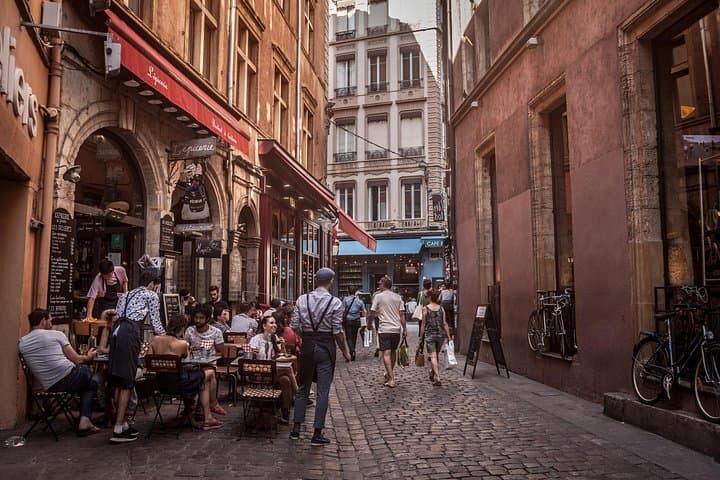 Bocados y Relatos de Lyon: Una Aventura Gastronómica en la Ciudad