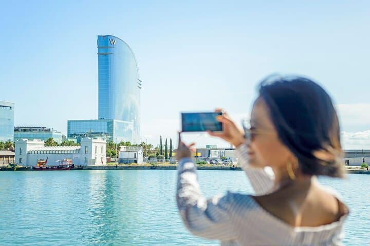 Barcelona: Helicóptero, Paseo en Barco y Casco Antiguo en Grupo Reducido (Máx 8) — foto 4