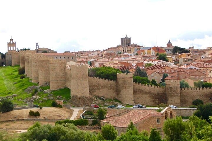 Segovia & Avila Kleingruppentour mit Hotelabholung in Madrid