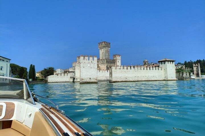 Pagus Wine Tours® - Sirmione mit dem Boot und Amarone - Ganztägige Tour — Foto 2