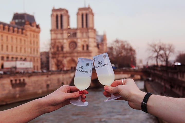 Abendliche Champagnerfahrt von Notre-Dame mit Bateaux Parisiens — Foto 2
