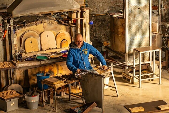 Tour de soplado de vidrio de Murano: Paseo en barco y visita a la fábrica — foto 2