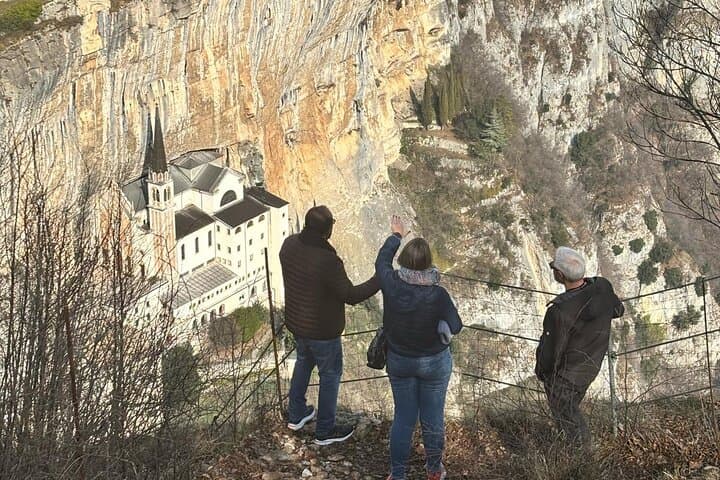 Tagesausflug zum Schrein Madonna della Corona von Verona — Foto 4
