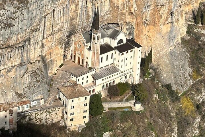 Tagesausflug zum Schrein Madonna della Corona von Verona