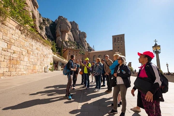 Excursion de demi-journée à Montserrat avec téléphérique et randonnée facile depuis Barcelone — photo 3