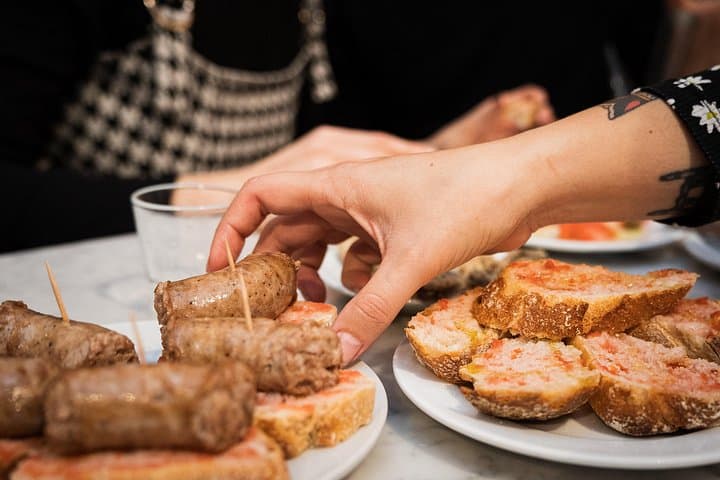 Tour Gastronomico a Barcellona: Tapas e Bevande nel Quartiere Gotico