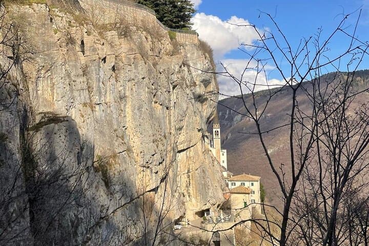 Tagesausflug zum Schrein Madonna della Corona von Verona — Foto 5