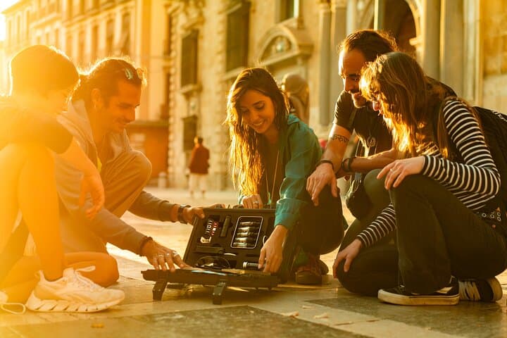 Operazione Mindfal: Escape Room all'aperto a Granada