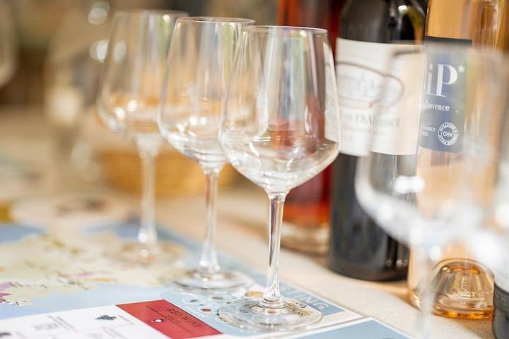 Französische Weindegustation in Nizza