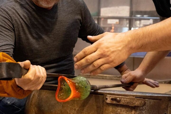 Crea il tuo vetro di Murano: Corso di soffiatura del vetro per principianti — foto 5