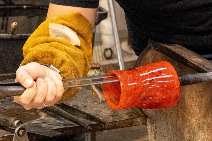 Crea il tuo vetro di Murano: Corso di soffiatura del vetro per principianti — foto 3