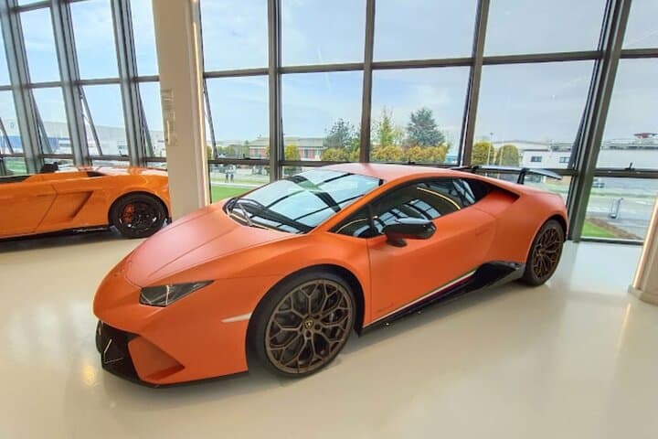 Bologna: Tour Guidato e Biglietto d'Ingresso al Museo Lamborghini — foto 3