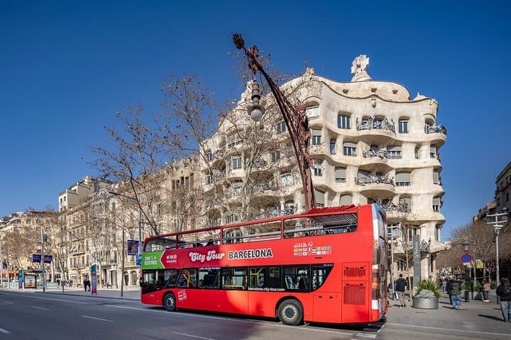 Tour por la ciudad de Barcelona en autobús turístico con opción de crucero en catamarán — foto 2