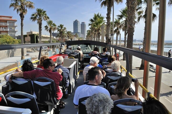 Barcelona Stadtrundfahrt Hop-On Hop-Off Landausflug — Foto 3