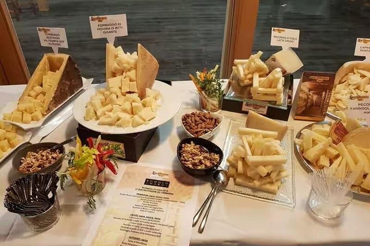 Experiencia de Queso: Tour y Cata en Guffanti cerca del Lago Maggiore — foto 2