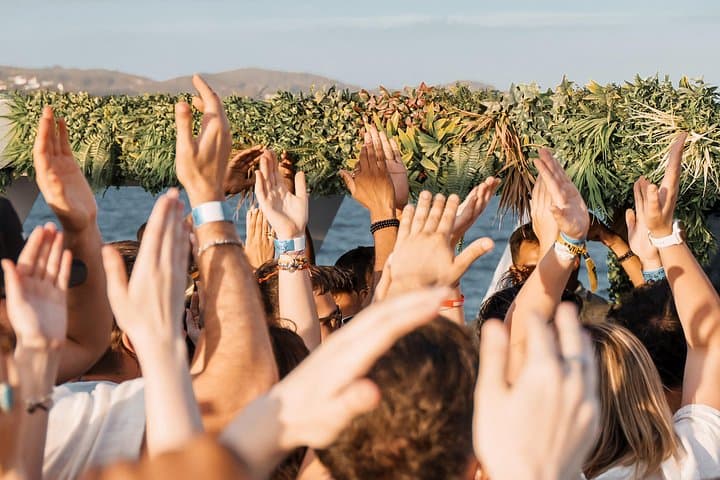 Festa al Tramonto in Barca a Ibiza con Drink, Spettacoli dal Vivo, DJ e Ballerini — foto 2