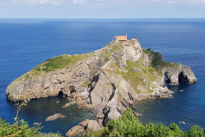 Tour privado de Bilbao, Guggenheim y Gaztelugatxe desde San Sebastián