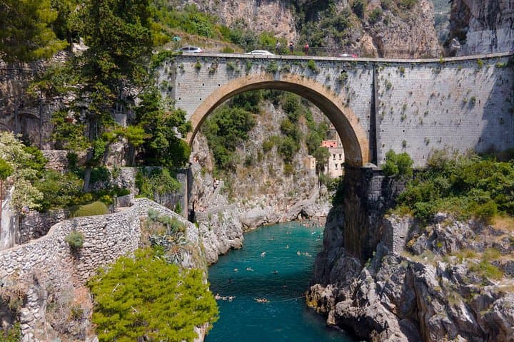Kleingruppen-Bootstour an der Amalfiküste ab Amalfi