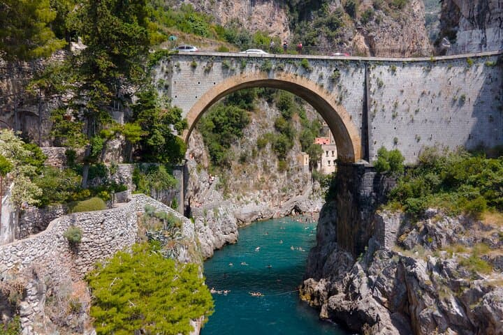 Tour in barca per piccoli gruppi lungo la Costiera Amalfitana da Amalfi