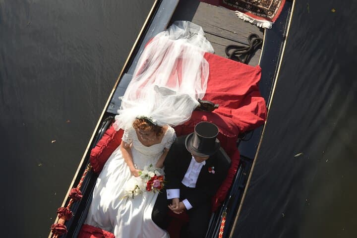 Gita esclusiva in una gondola veneziana originale sull'Alster — foto 4