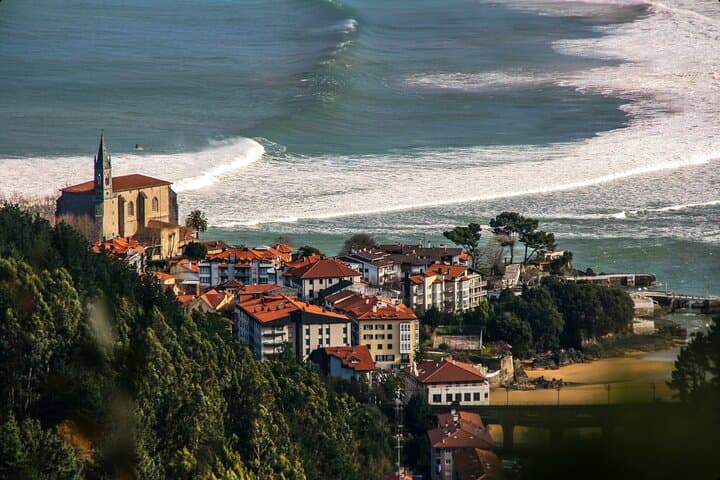 Tour privado a Dragonstone, Mundaka y Guernica desde San Sebastián