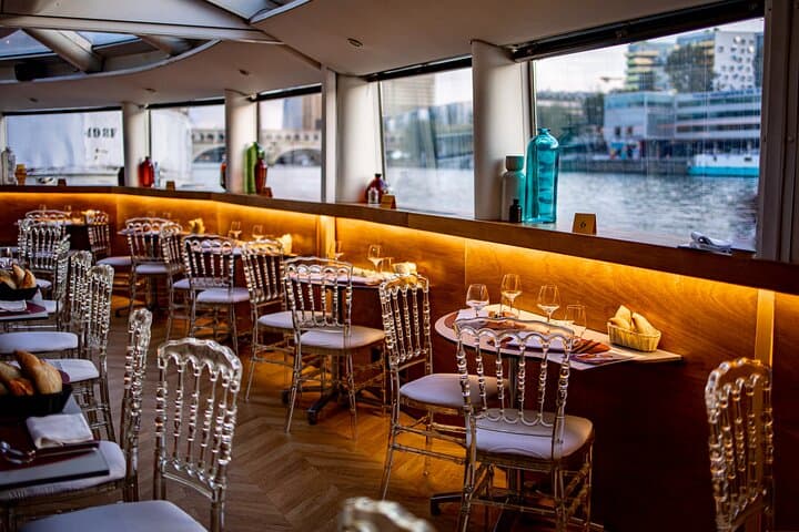 Dinner Cruise auf der Seine mit Dachterrasse und Live-Sänger — Foto 4