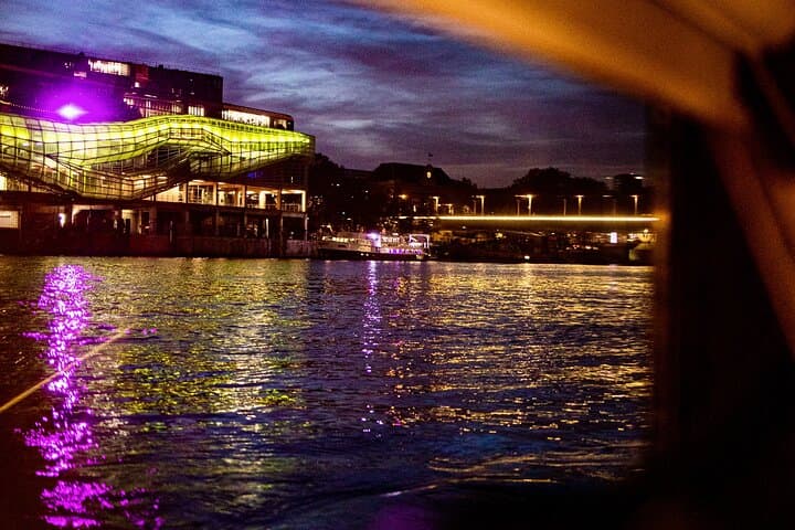 Dinner Cruise auf der Seine mit Dachterrasse und Live-Sänger